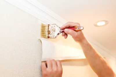 Pose de papier peint à His — revêtements muraux et toiles de verre